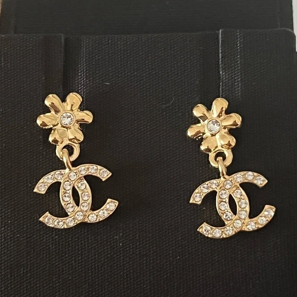 CHANEL• 23A drop crystal earrings